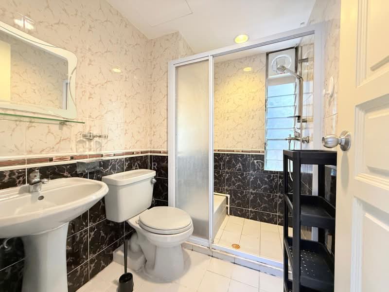 Queensway Tower, 1 Queensway, Room Rental, 200 sqft, Apartment For Rent, by Karen Tan, 500204912 - Bathroom - PropertyGuru.com.sg