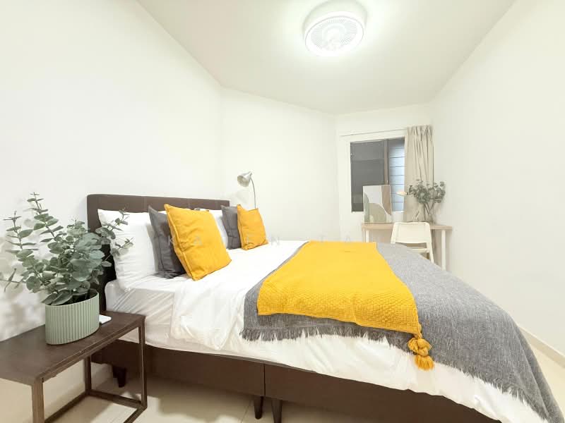 Queensway Tower, 1 Queensway, Room Rental, 200 sqft, Apartment For Rent, by Karen Tan, 500204912 - Bedroom - PropertyGuru.com.sg