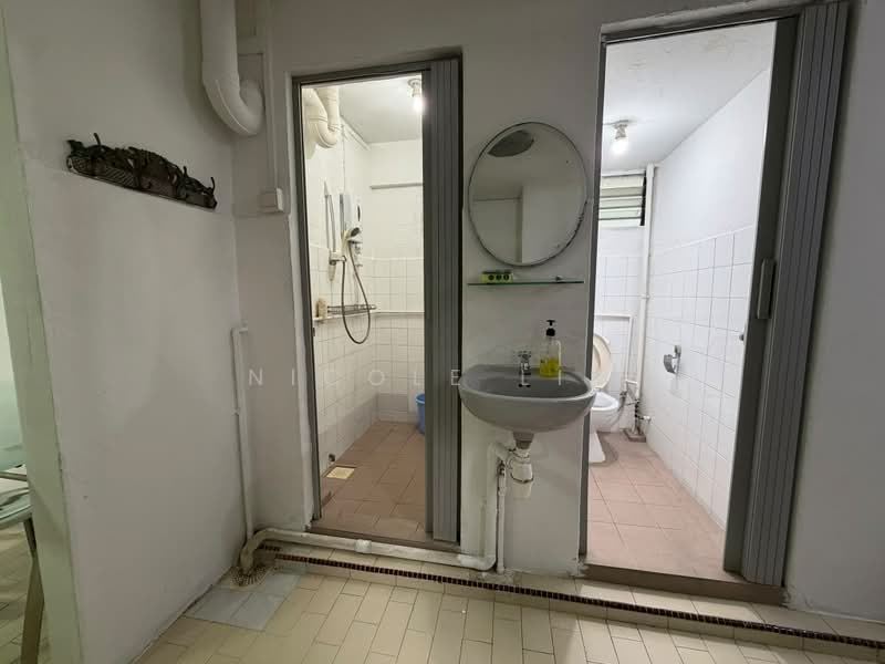 113 Tao Ching Road, 113 Tao Ching Road, 2 Bedrooms, 721 sqft, HDB Flat For Rent, by Nicole Lim, 500204917 - Bathroom - PropertyGuru.com.sg