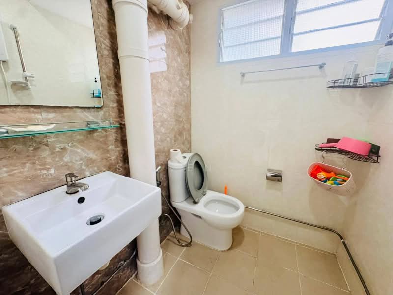 326 Ang Mo Kio Avenue 3, 326 Ang Mo Kio Avenue 3, 3 Bedrooms, 990 sqft, HDB Flat For Sale, by Steven NG, 500204926 - Bathroom - PropertyGuru.com.sg