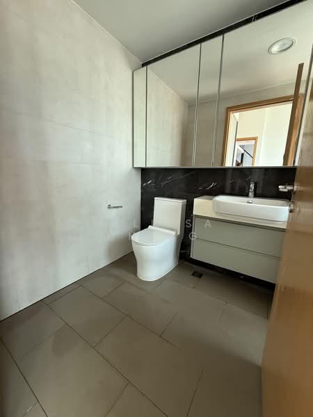 The Glades, 20 Bedok Rise, 3 Bedrooms, 1,044 sqft, Condominium For Sale, by Melissa Chang, 500204932 - Bathroom - PropertyGuru.com.sg