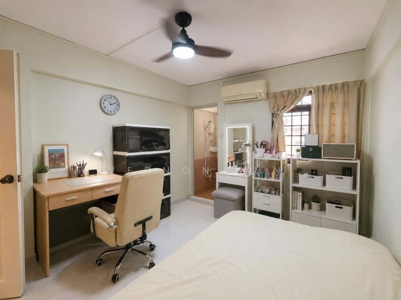 575 Ang Mo Kio Avenue 10, 575 Ang Mo Kio Avenue 10, 2 Bedrooms, 721 sqft, HDB Flat For Sale, by Vernon Sun, 500204946 - Bedroom - PropertyGuru.com.sg