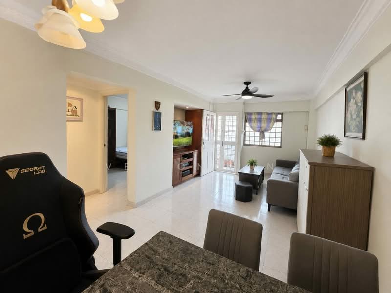 575 Ang Mo Kio Avenue 10, 575 Ang Mo Kio Avenue 10, 2 Bedrooms, 721 sqft, HDB Flat For Sale, by Vernon Sun, 500204946 - Living Room - PropertyGuru.com.sg