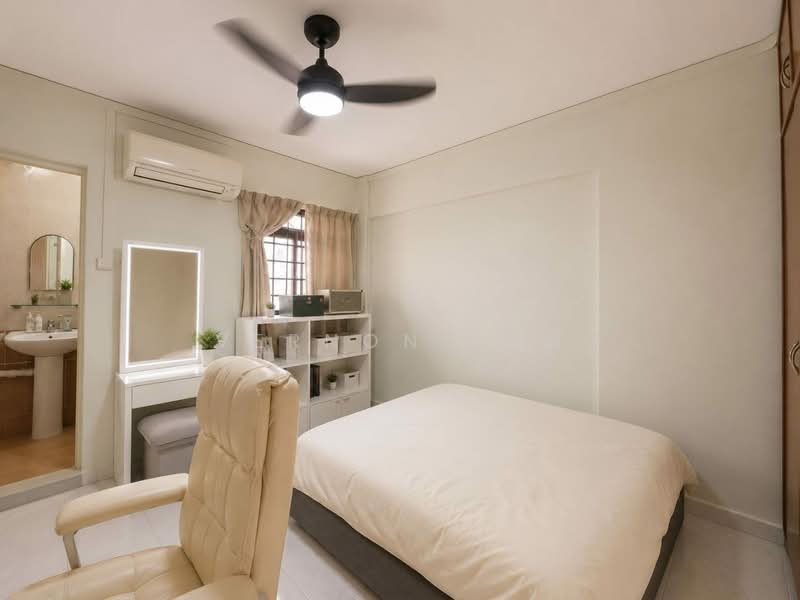 575 Ang Mo Kio Avenue 10, 575 Ang Mo Kio Avenue 10, 2 Bedrooms, 721 sqft, HDB Flat For Sale, by Vernon Sun, 500204946 - Bedroom - PropertyGuru.com.sg