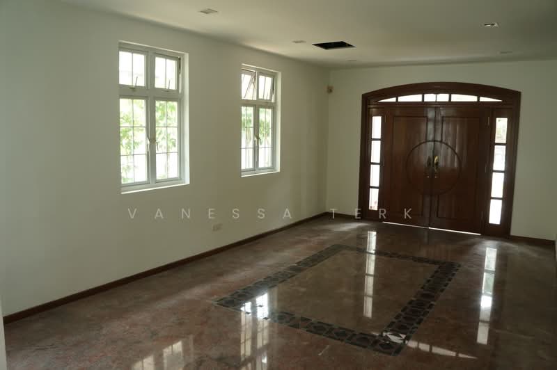 2-Storey Detached with Semi-Sunken Deck Pool and Garden, Jalan Jambu Ayer, 5 Bedrooms, 5,000 sqft, Detached House For Rent, by Vanessa Terk, 500204948 - Entrance - PropertyGuru.com.sg