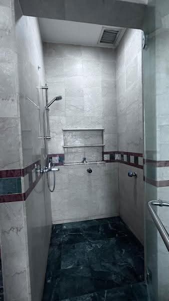 2-Storey Detached with Semi-Sunken Deck Pool and Garden, Jalan Jambu Ayer, Clementi Park / Upper Bukit Timah, 5 Bedrooms, 5,000 sqft, Detached House For Rent, by Vanessa Terk, 500204948 - Bathroom - PropertyGuru.com.sg