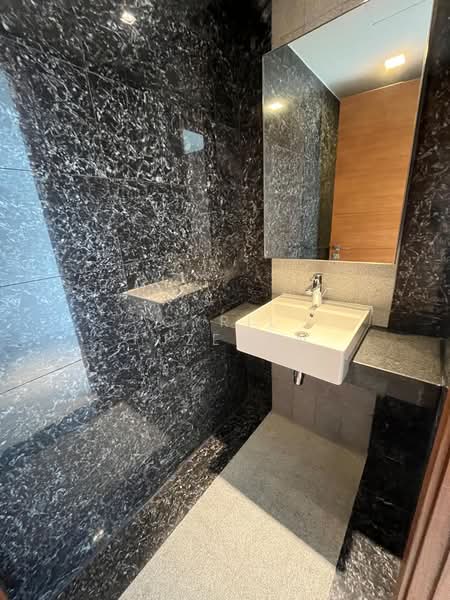 Altez, 16 Enggor Street, 3 Bedrooms, 1,507 sqft, Condominium For Rent, by Cyril Tuzemen, 500204949 - Bathroom - PropertyGuru.com.sg