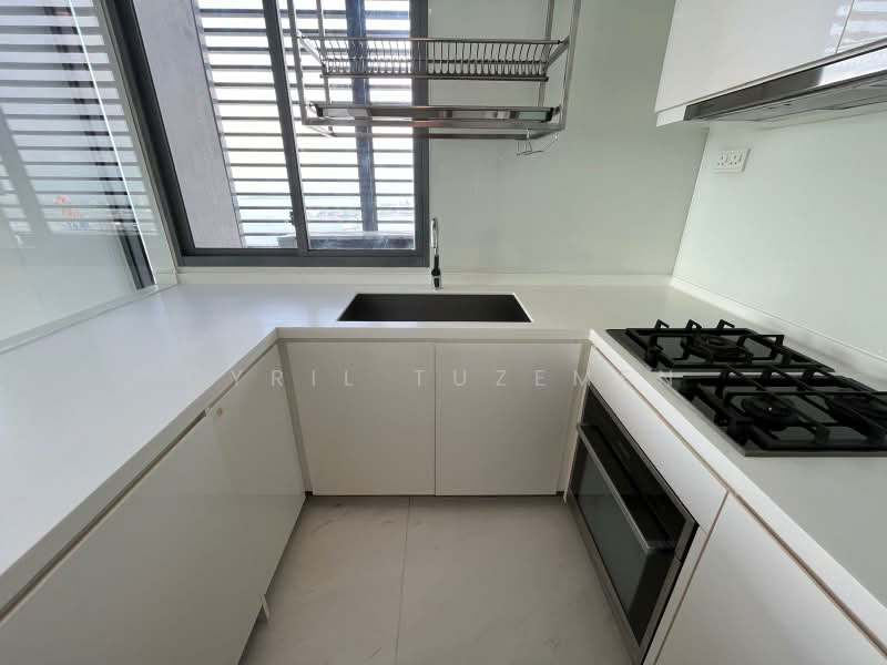 Altez, 16 Enggor Street, 3 Bedrooms, 1,507 sqft, Condominium For Rent, by Cyril Tuzemen, 500204949 - Kitchen - PropertyGuru.com.sg