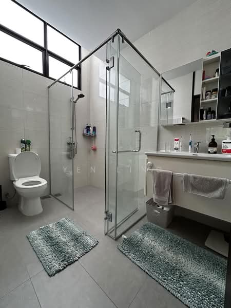Semi Detached Buckley, , 4 Bedrooms, 3,000 sqft, Semi-Detached House For Sale, by Yen Ling, 500204950 - Bathroom - PropertyGuru.com.sg