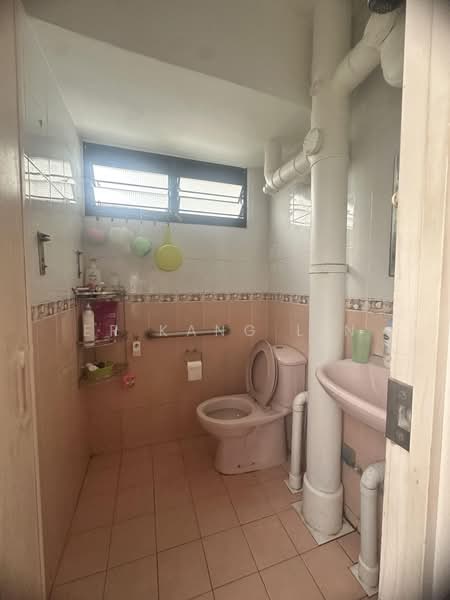 8 Haig Road, 8 Haig Road, 3 Bedrooms, 990 sqft, HDB Flat For Sale, by Er Kang Lin, 500204954 - Bathroom - PropertyGuru.com.sg