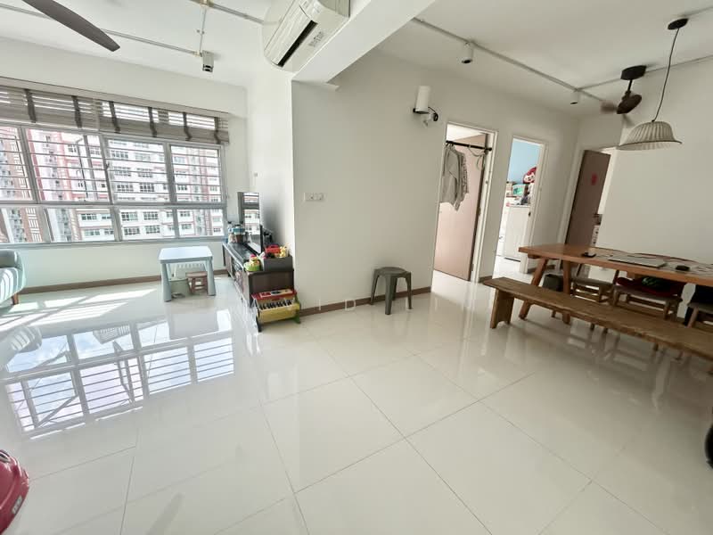 355A Anchorvale Lane, 355A Anchorvale Lane, 3 Bedrooms, 1,001 sqft, HDB Flat For Sale, by David Lim, 500204964 - Living and Dining Area - PropertyGuru.com.sg