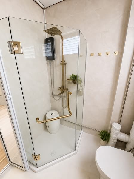 430 Bukit Panjang Ring Road, 430 Bukit Panjang Ring Road, 3 Bedrooms, 1,119 sqft, HDB Flat For Sale, by Derek Lee, 500204968 - Common Bathroom - AI enhanced - PropertyGuru.com.sg