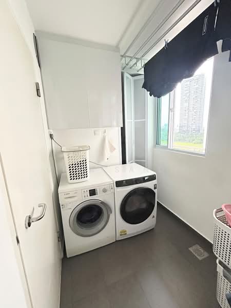 Monterey Park Condominium, 29 West Coast Rise, 3 Bedrooms, 1,421 sqft, Condominium For Sale, by Chia Sandy, 500204970 - Interior - PropertyGuru.com.sg