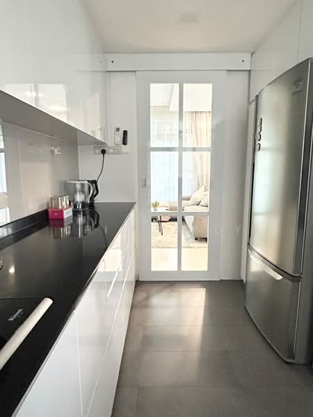 Monterey Park Condominium, 29 West Coast Rise, 3 Bedrooms, 1,421 sqft, Condominium For Sale, by Chia Sandy, 500204970 - Living Room - PropertyGuru.com.sg