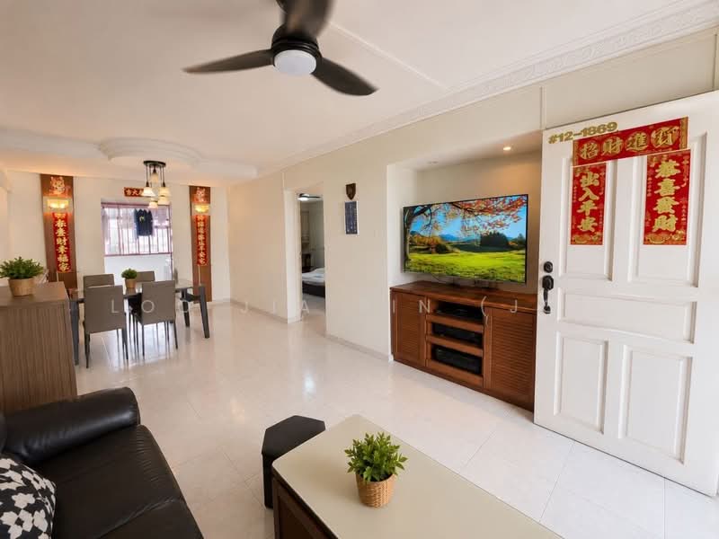 575 Ang Mo Kio Avenue 10, 575 Ang Mo Kio Avenue 10, 2 Bedrooms, 721 sqft, HDB Flat For Sale, by Loo Jia Bin (Jo), 500204984 - Living Room - PropertyGuru.com.sg