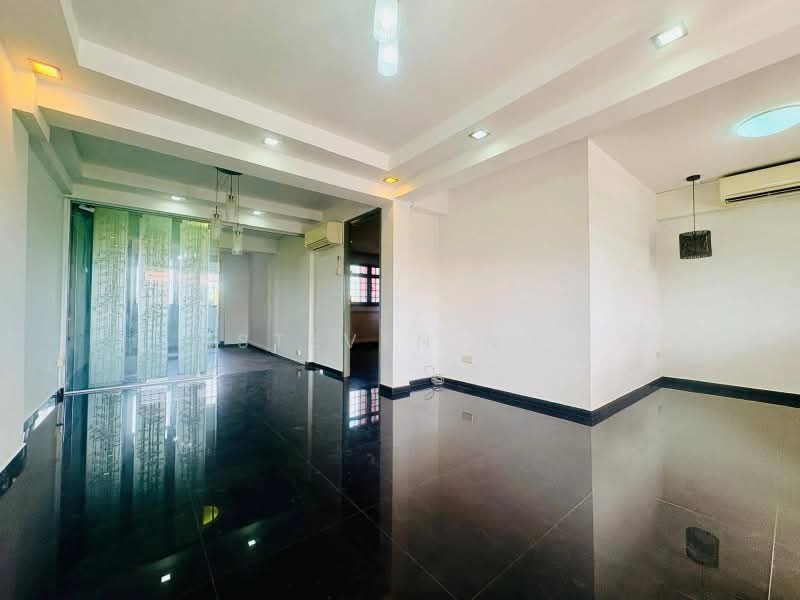 8 Empress Road, 8 Empress Road, 2 Bedrooms, 699 sqft, HDB Flat For Sale, by Steven NG, 500205013 - Living Room - PropertyGuru.com.sg