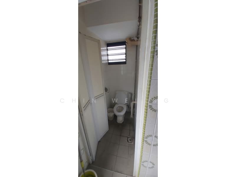 335A Smith Street, 335A Smith Street, 2 Bedrooms, 646 sqft, HDB Flat For Sale, by Chin Wei NG, 500205022 - Bathroom - PropertyGuru.com.sg