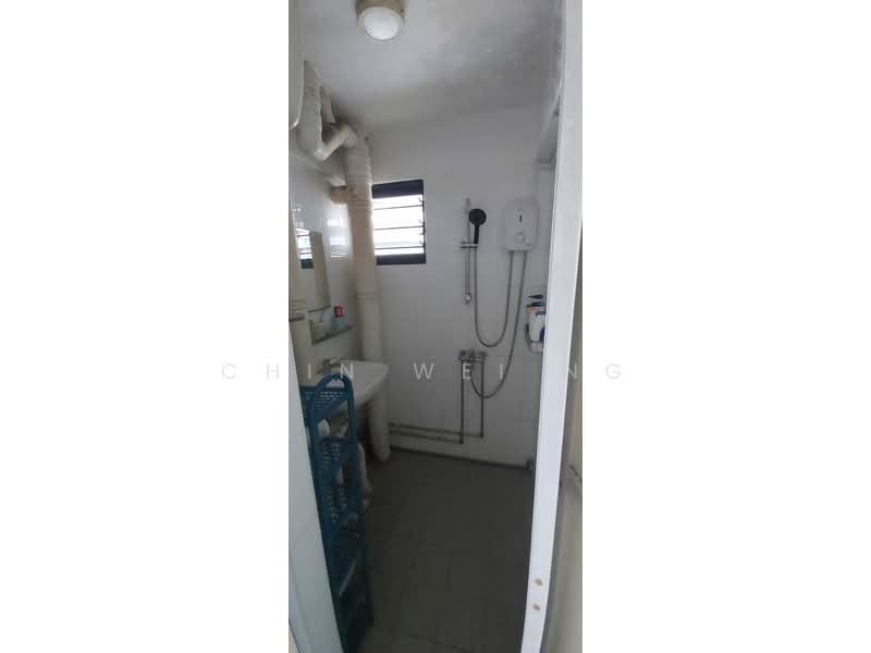335A Smith Street, 335A Smith Street, 2 Bedrooms, 646 sqft, HDB Flat For Sale, by Chin Wei NG, 500205022 - Bathroom - PropertyGuru.com.sg