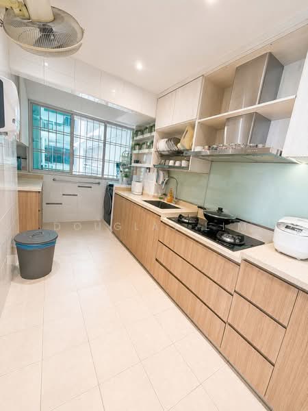 210A Compassvale Lane, 210A Compassvale Lane, 3 Bedrooms, 1,001 sqft, HDB Flat For Sale, by Douglas Lim, 500205029 - Kitchen - PropertyGuru.com.sg