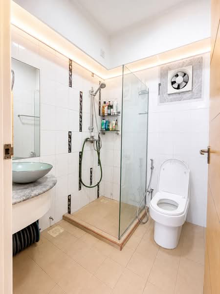 210A Compassvale Lane, 210A Compassvale Lane, 3 Bedrooms, 1,001 sqft, HDB Flat For Sale, by Douglas Lim, 500205029 - Bathroom - PropertyGuru.com.sg