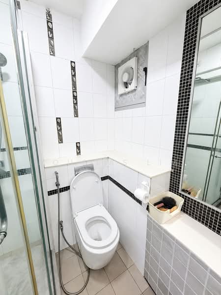 210A Compassvale Lane, 210A Compassvale Lane, 3 Bedrooms, 1,001 sqft, HDB Flat For Sale, by Douglas Lim, 500205029 - Bathroom - PropertyGuru.com.sg