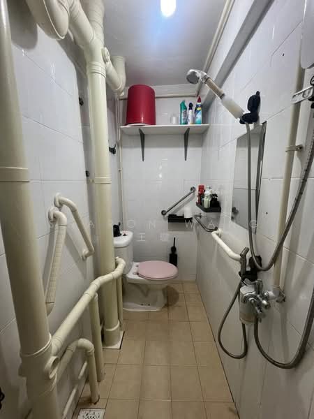 52 Lorong 6 Toa Payoh, 52 Lorong 6 Toa Payoh, 1 Bedroom, 463 sqft, HDB Flat For Sale, by Sharon Wang 王璇, 500205038 - Bathroom - PropertyGuru.com.sg