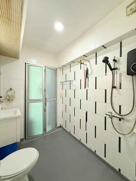 424B Yishun Avenue 11, 424B Yishun Avenue 11, 1 Bedroom, 506 sqft, HDB Flat For Sale, by James Yeo, 500205042 - Bathroom - PropertyGuru.com.sg