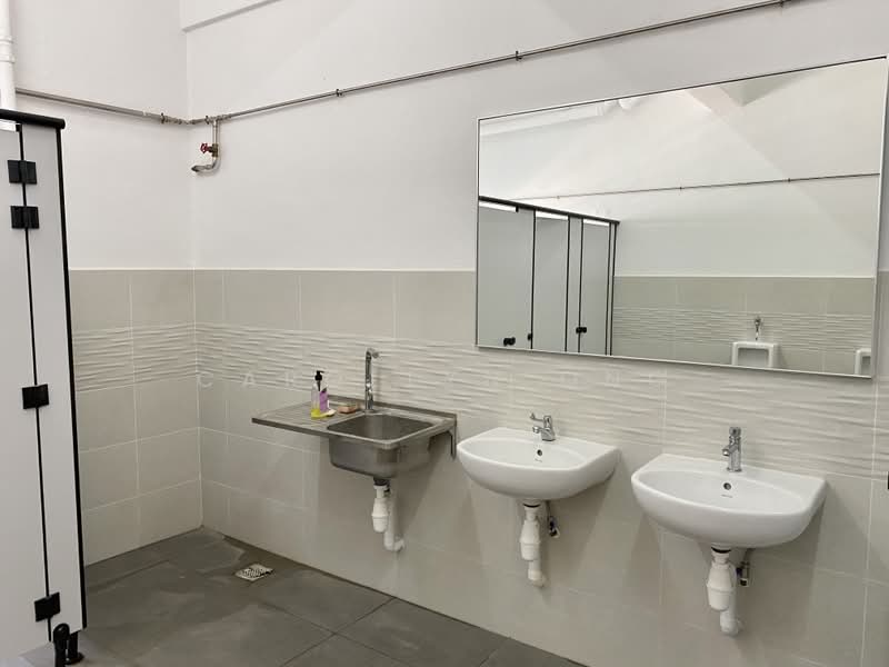 Kong Beng Industrial Building, 41 Jalan Pemimpin, 776 sqft, Light Industrial (B1) For Rent, by Carollyn Ong, 500205056 - Bathroom - CommercialGuru.com.sg