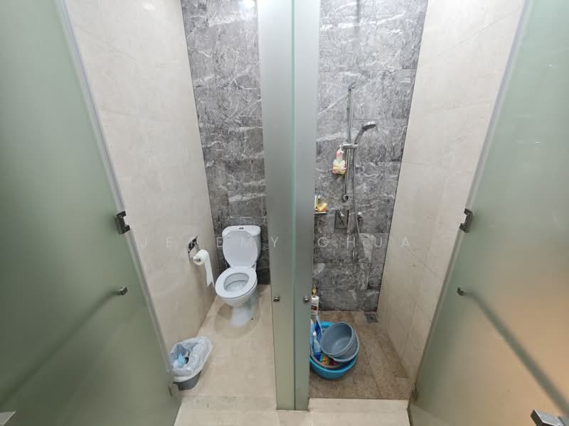 The Hillier, 6 Hillview Rise, 1 Bedroom, 624 sqft, Condominium For Sale, by Jeremy Chua, 500205063 - Bathroom - PropertyGuru.com.sg