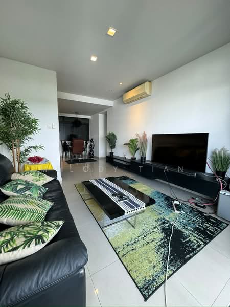 Mandarin Gardens, 1 Siglap Road, 2 Bedrooms, 1,001 sqft, Condominium For Sale, by Melody Tian, 500205067 - Living Room - PropertyGuru.com.sg