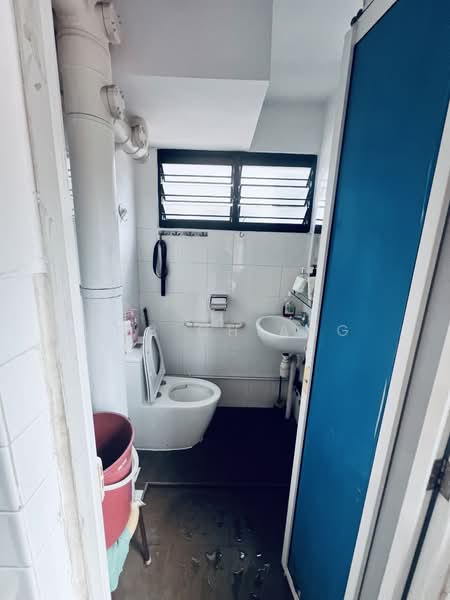 343 Clementi Avenue 5, 343 Clementi Avenue 5, 2 Bedrooms, 721 sqft, HDB Flat For Sale, by Hub Chiang, 500205069 - Common Bathroom - PropertyGuru.com.sg