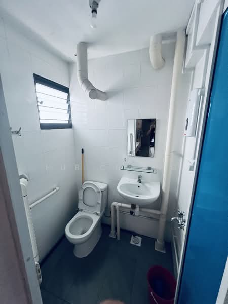 343 Clementi Avenue 5, 343 Clementi Avenue 5, 2 Bedrooms, 721 sqft, HDB Flat For Sale, by Hub Chiang, 500205069 - Master Bathroom - PropertyGuru.com.sg