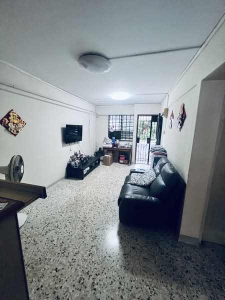 343 Clementi Avenue 5, 343 Clementi Avenue 5, 2 Bedrooms, 721 sqft, HDB Flat For Sale, by Hub Chiang, 500205069 - Spacious Living Room - PropertyGuru.com.sg