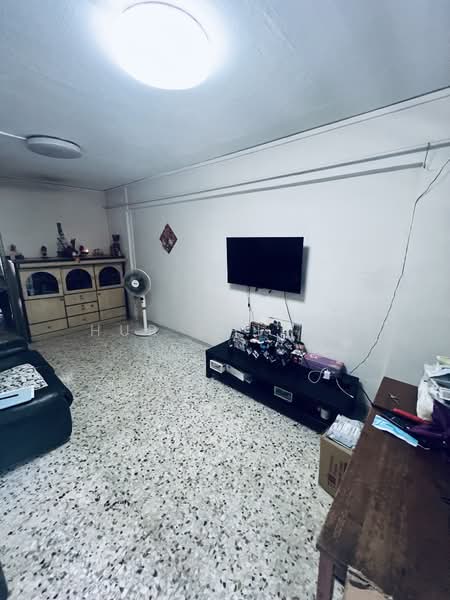343 Clementi Avenue 5, 343 Clementi Avenue 5, 2 Bedrooms, 721 sqft, HDB Flat For Sale, by Hub Chiang, 500205069 - Spacious Living Room - PropertyGuru.com.sg