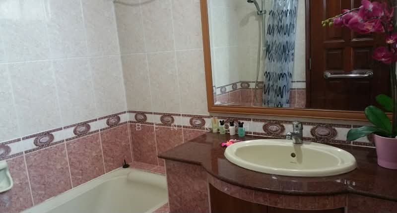 Tianso Heights, 30 Moulmein Rise, Room Rental, 350 sqft, Apartment For Rent, by Ben Koh, 500205086 - Bathroom - PropertyGuru.com.sg