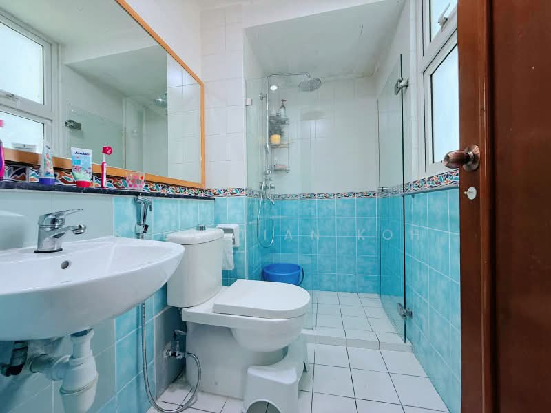 The Floravale, 218 Westwood Avenue, 3 Bedrooms, 1,335 sqft, Executive Condominium For Sale, by Sebastian Koh, 500205105 - Bathroom - PropertyGuru.com.sg