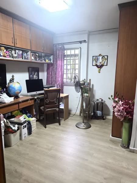 419 Woodlands Street 41, 419 Woodlands Street 41, 5 Bedrooms, 1,894 sqft, HDB Flat For Sale, by KangLing Beh, 500205106 - Study - PropertyGuru.com.sg