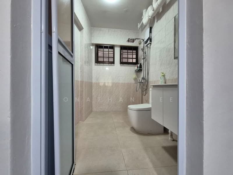 769 Bedok Reservoir View, 769 Bedok Reservoir View, 3 Bedrooms, 1,130 sqft, HDB Flat For Sale, by Jonathan Lee, 500205110 - Bathroom - PropertyGuru.com.sg