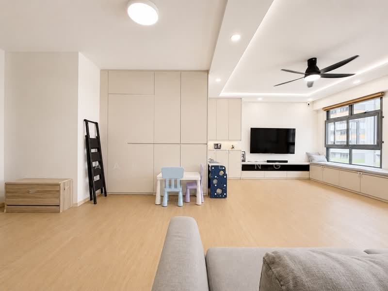 Near to Upcoming Tampines North Mrt and Mall, Renovated 5 Room Flat, , 3 Bedrooms, 1,216 sqft, HDB Flat For Sale, by Aaron Leong, 500205112 - Living Room - PropertyGuru.com.sg