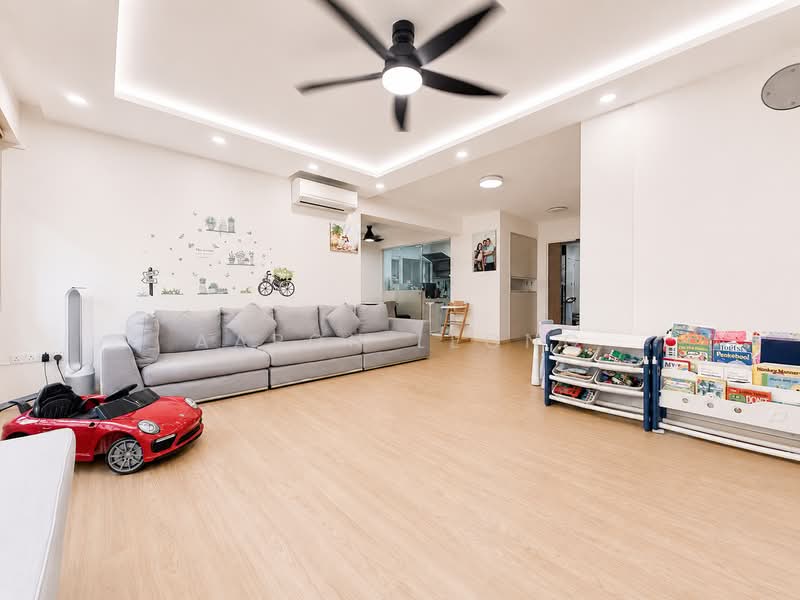 Near to Upcoming Tampines North Mrt and Mall, Renovated 5 Room Flat, , 3 Bedrooms, 1,216 sqft, HDB Flat For Sale, by Aaron Leong, 500205112 - Living Room - PropertyGuru.com.sg