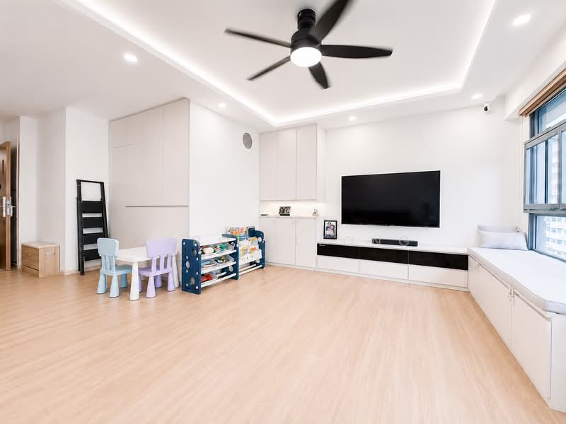 Near to Upcoming Tampines North Mrt and Mall, Renovated 5 Room Flat, , 3 Bedrooms, 1,216 sqft, HDB Flat For Sale, by Aaron Leong, 500205112 - Living Room - PropertyGuru.com.sg