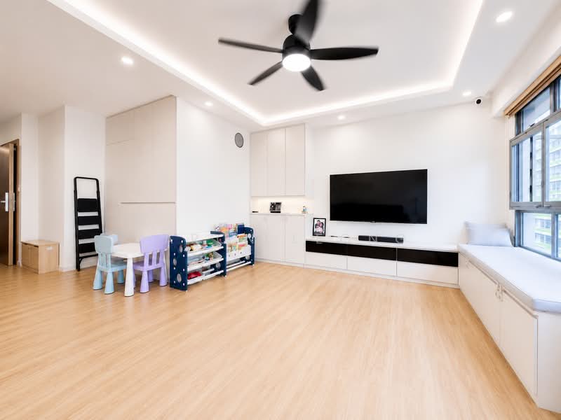 Near to Upcoming Tampines North Mrt and Mall, Renovated 5 Room Flat, , 3 Bedrooms, 1,216 sqft, HDB Flat For Sale, by Aaron Leong, 500205112 - Living Room - PropertyGuru.com.sg