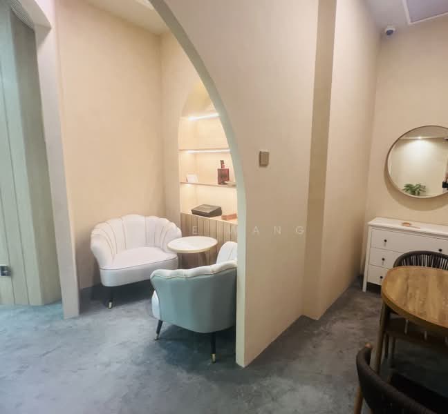 The Central, 6 Eu Tong Sen Street, 1,133 sqft, Mall Shop For Rent, by June Wang, 500205113 - Interior - CommercialGuru.com.sg