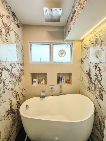 756 Pasir Ris Street 71, 756 Pasir Ris Street 71, 4 Bedrooms, 1,367 sqft, HDB Flat For Sale, by Shahir Majid, 500205124 - Bathroom - PropertyGuru.com.sg