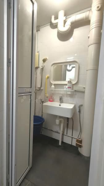 936 Tampines Avenue 5, 936 Tampines Avenue 5, 3 Bedrooms, 1,119 sqft, HDB Flat For Rent, by CLARENCE LIANG, 500205135 - Bathroom - PropertyGuru.com.sg