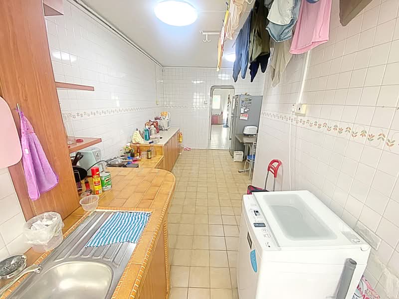 346 Bukit Batok Street 34, 346 Bukit Batok Street 34, 2 Bedrooms, 786 sqft, HDB Flat For Sale, by Eugene Chen, 500205146 - Kitchen - PropertyGuru.com.sg