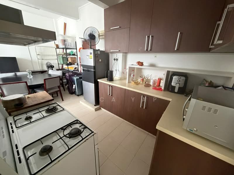 Botanic Gardens View, 19 Taman Serasi, Room Rental, 200 sqft, Apartment For Rent, by Erica Yap, 500205154 - Kitchen - PropertyGuru.com.sg