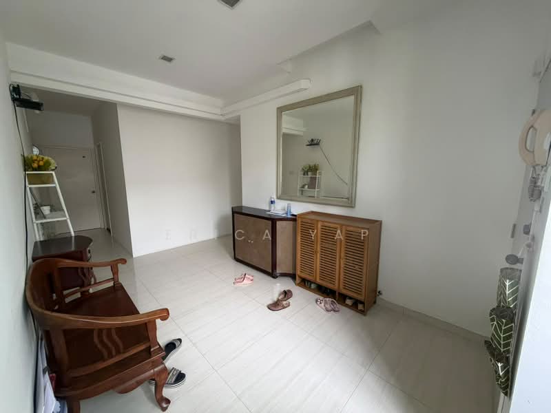 Botanic Gardens View, 19 Taman Serasi, Room Rental, 200 sqft, Apartment For Rent, by Erica Yap, 500205154 - Entrance - PropertyGuru.com.sg