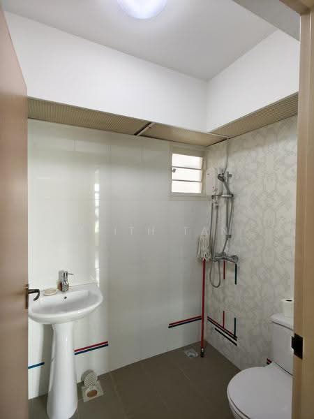 670C Edgefield Plains, 670C Edgefield Plains, Hougang / Punggol / Sengkang, 2 Bedrooms, 732 sqft, HDB Flat For Sale, by Keith Tan, 500205155 - Bathroom - PropertyGuru.com.sg