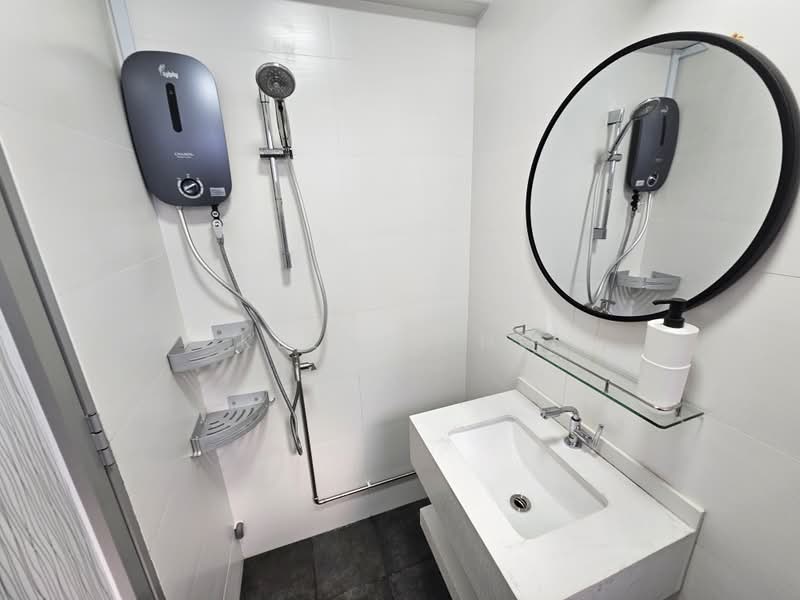 683 Hougang Avenue 8, 683 Hougang Avenue 8, Room Rental, 120 sqft, HDB Flat For Rent, by Kelvin Ho, 500205159 - Bathroom - PropertyGuru.com.sg